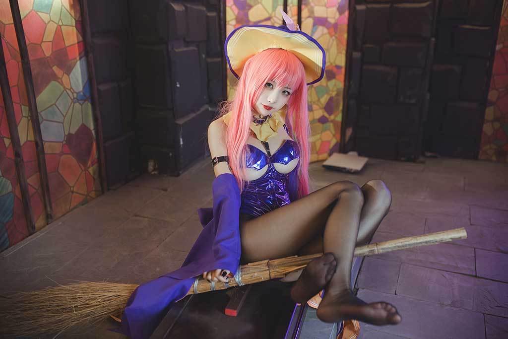 水淼Aqua碧蓝航线Memphis（孟菲斯）cosplay女巫装缩略图3