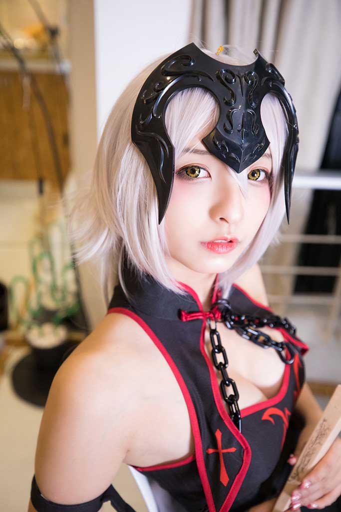 神楽坂真冬Fate贞德cosplay银发黑旗袍黑丝黑高跟缩略图1