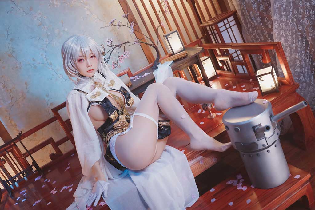 水淼Aqua战舰少女 天狼星cosplay白发旗袍吊带白丝缩略图3