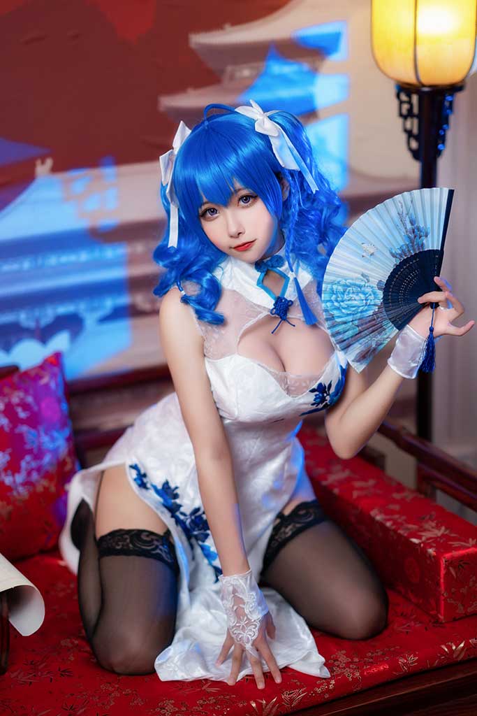 Momoko葵葵 碧蓝航线 圣路易斯cosplay蓝发银旗袍黑丝白高跟缩略图2