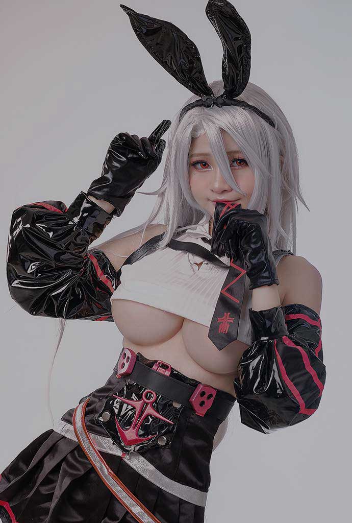 Azami 碧蓝航线 海因里希亲王cosplay原造型纯色背景缩略图1