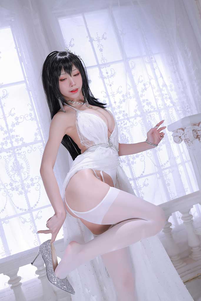 水淼Aqua 碧蓝航线Taihou（大凤）cosplay深V婚纱吊带白丝闪亮高跟缩略图1